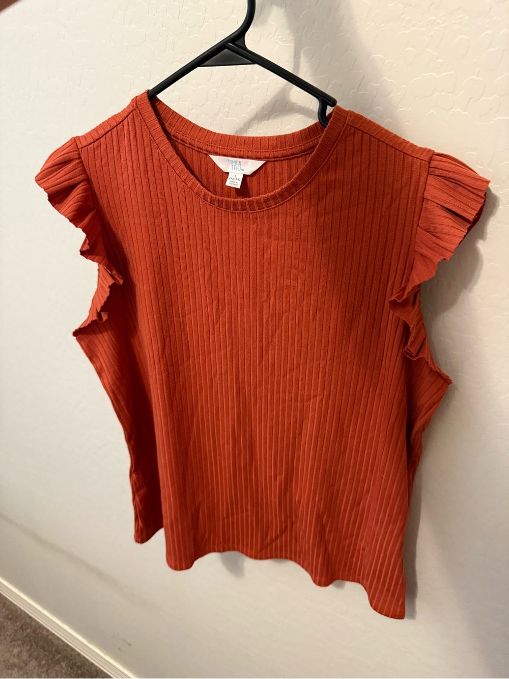 Time and Tru Ribbed Rust Ruffle Sleeve Tank